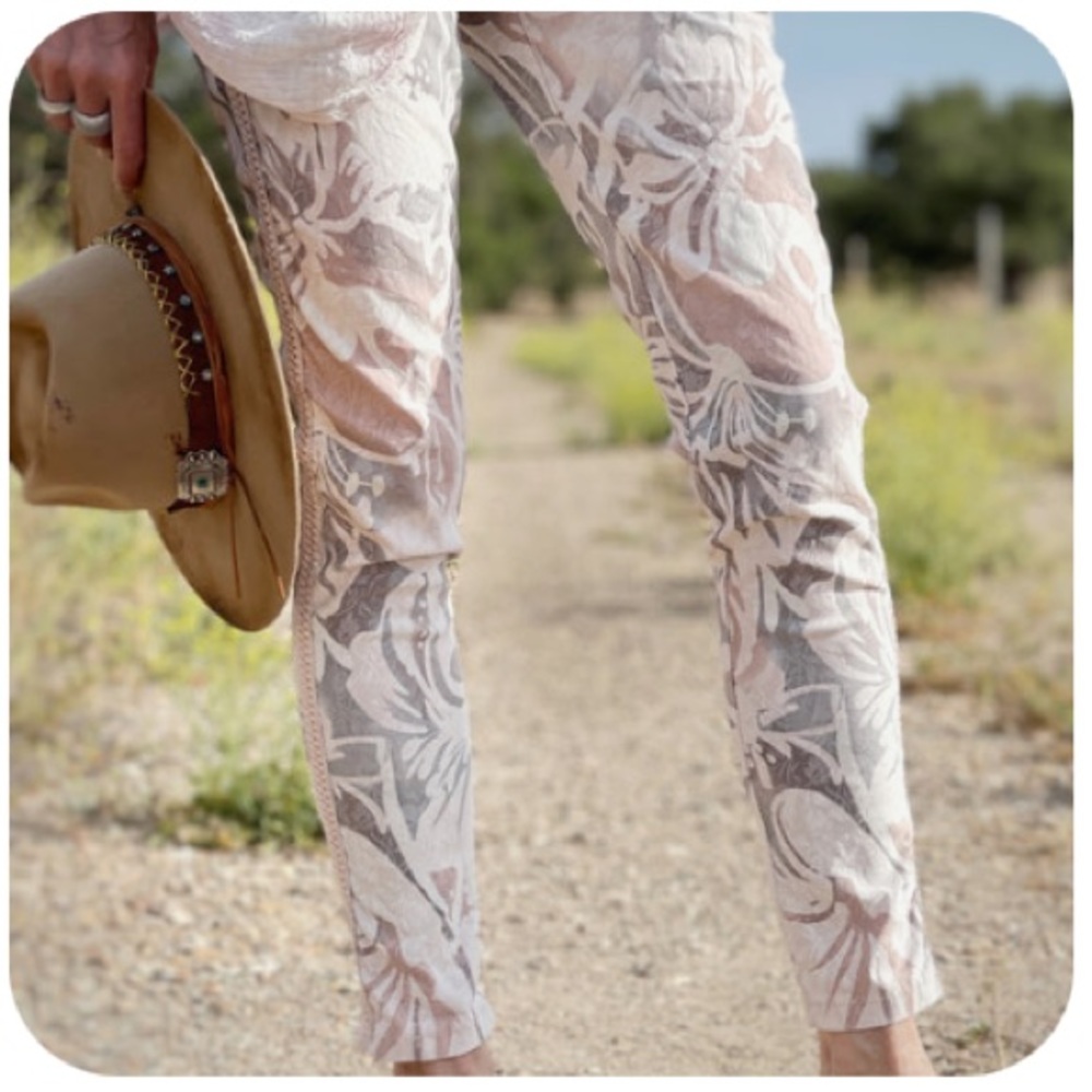 EUC The Porter Collective Embellished Cotton/Stretch Drawstring Waist Joggers.